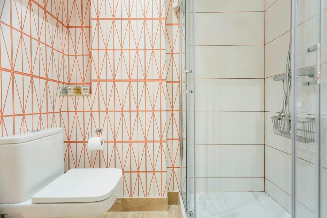 New With Height- 2Bd 1Bth- Pajaritos Apartment Seville Luaran gambar