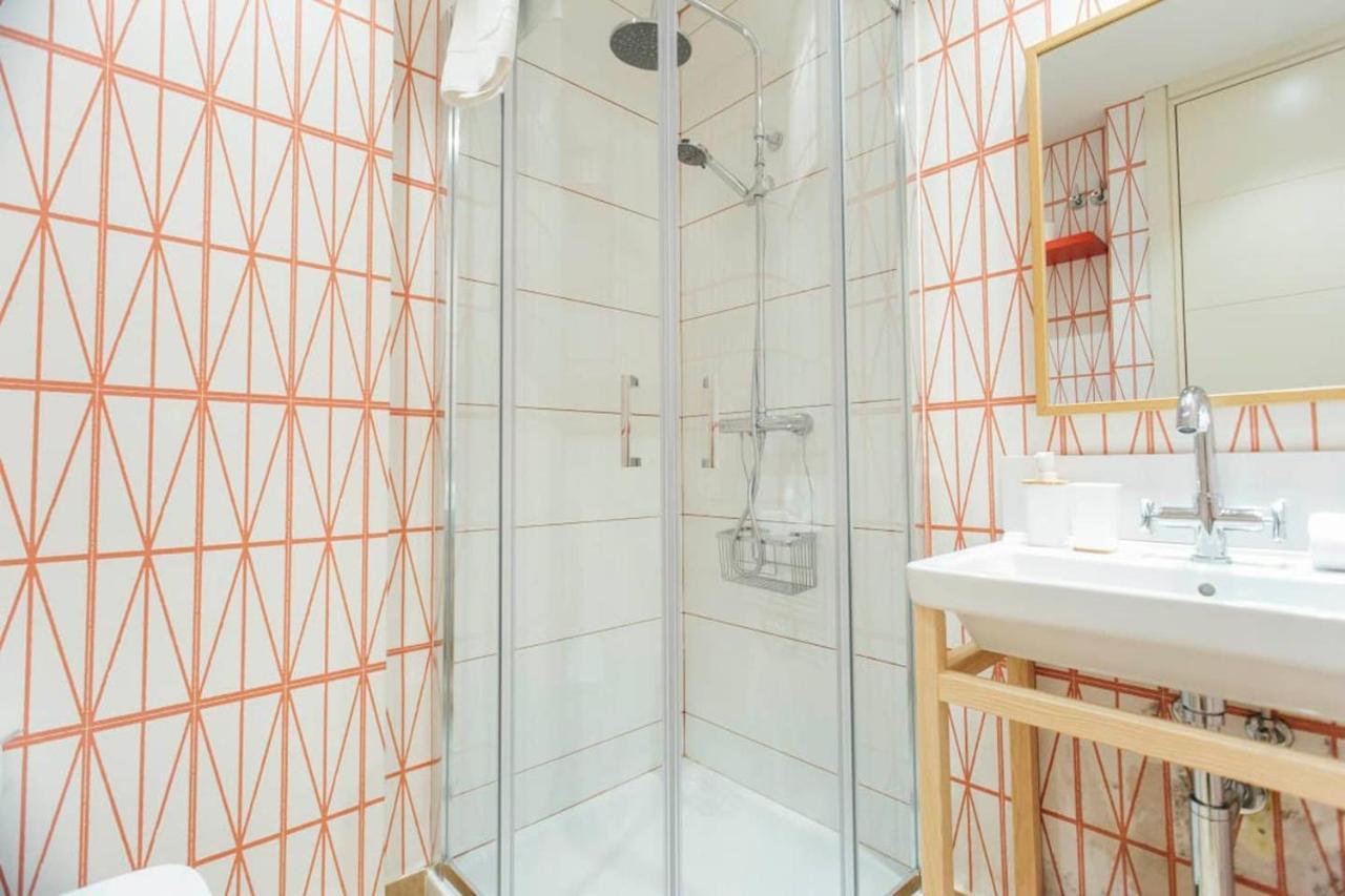 New With Height- 2Bd 1Bth- Pajaritos Apartment Seville Luaran gambar