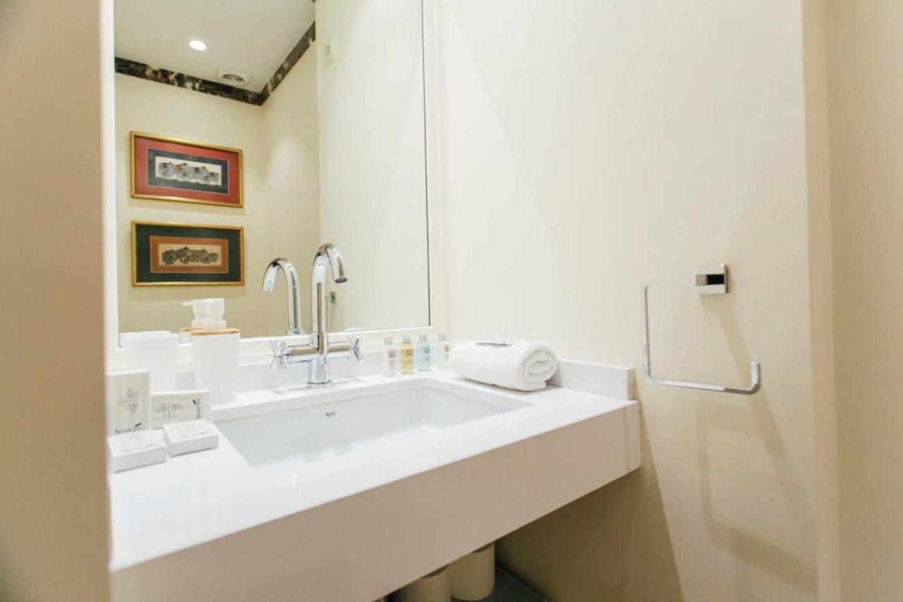 New With Height- 2Bd 1Bth- Pajaritos Apartment Seville Luaran gambar