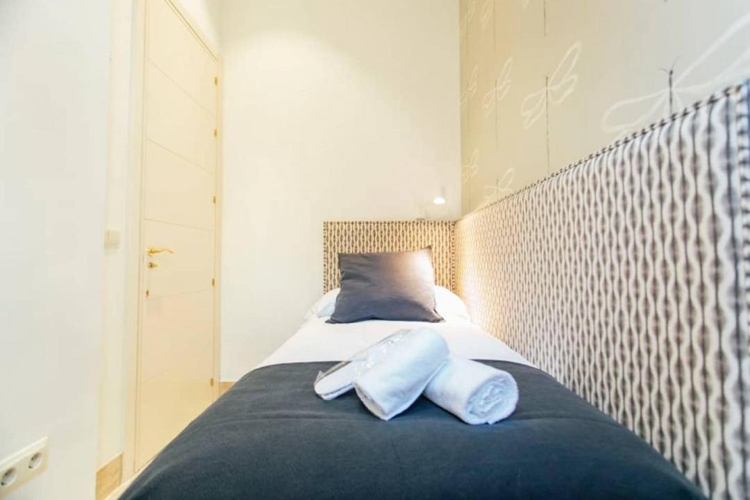 New With Height- 2Bd 1Bth- Pajaritos Apartment Seville Luaran gambar