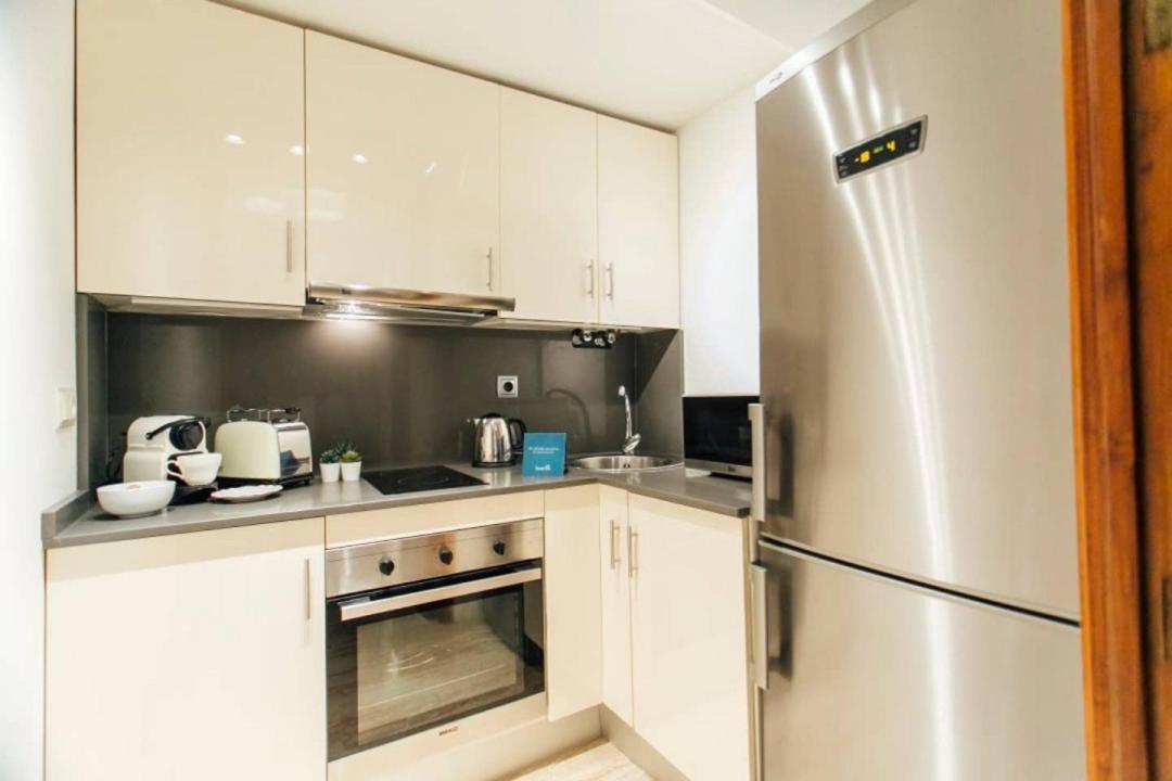 New With Height- 2Bd 1Bth- Pajaritos Apartment Seville Luaran gambar